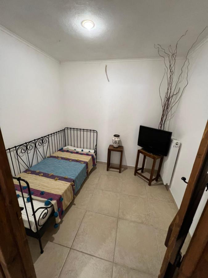 Apartment In Salamina With Garden & Sea View Selinia Exterior foto