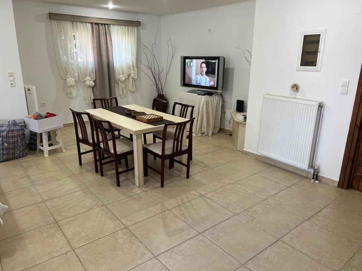 Apartment In Salamina With Garden & Sea View Selinia Exterior foto