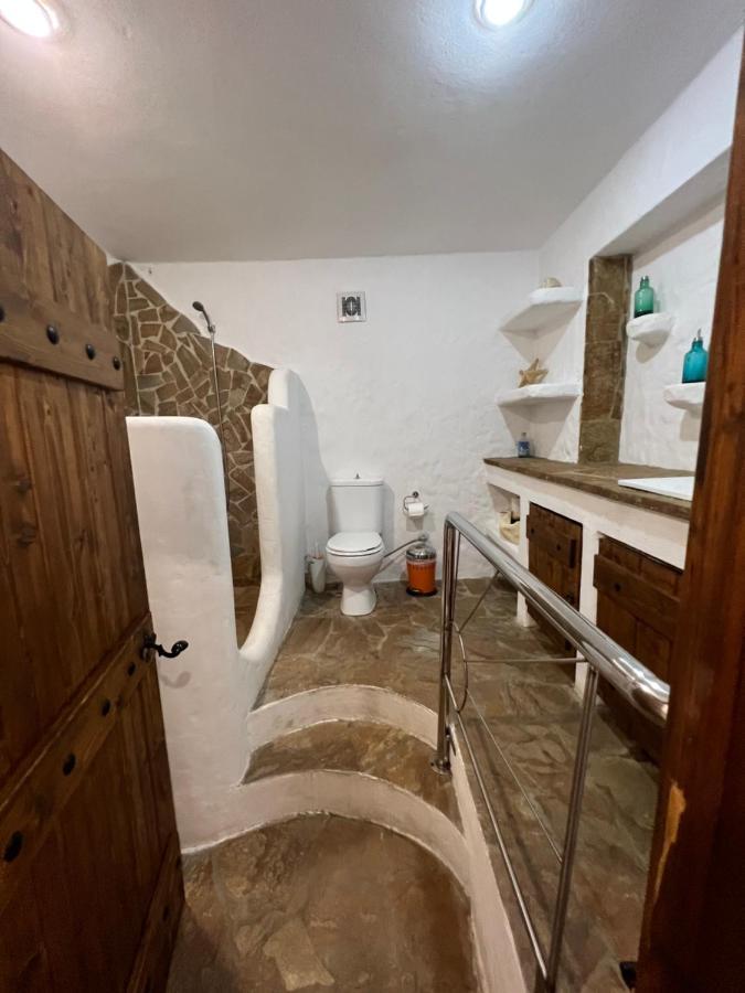 Apartment In Salamina With Garden & Sea View Selinia Exterior foto